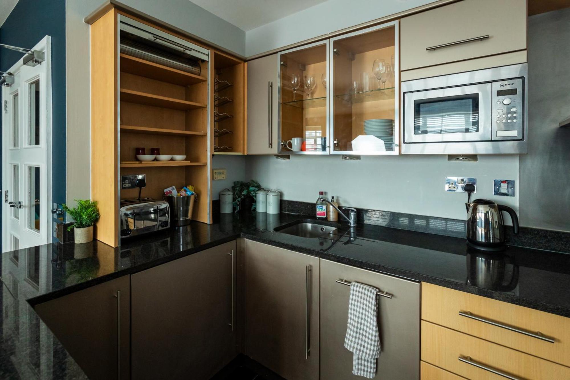 Executive Apartment, City Central ブライトン エクステリア 写真