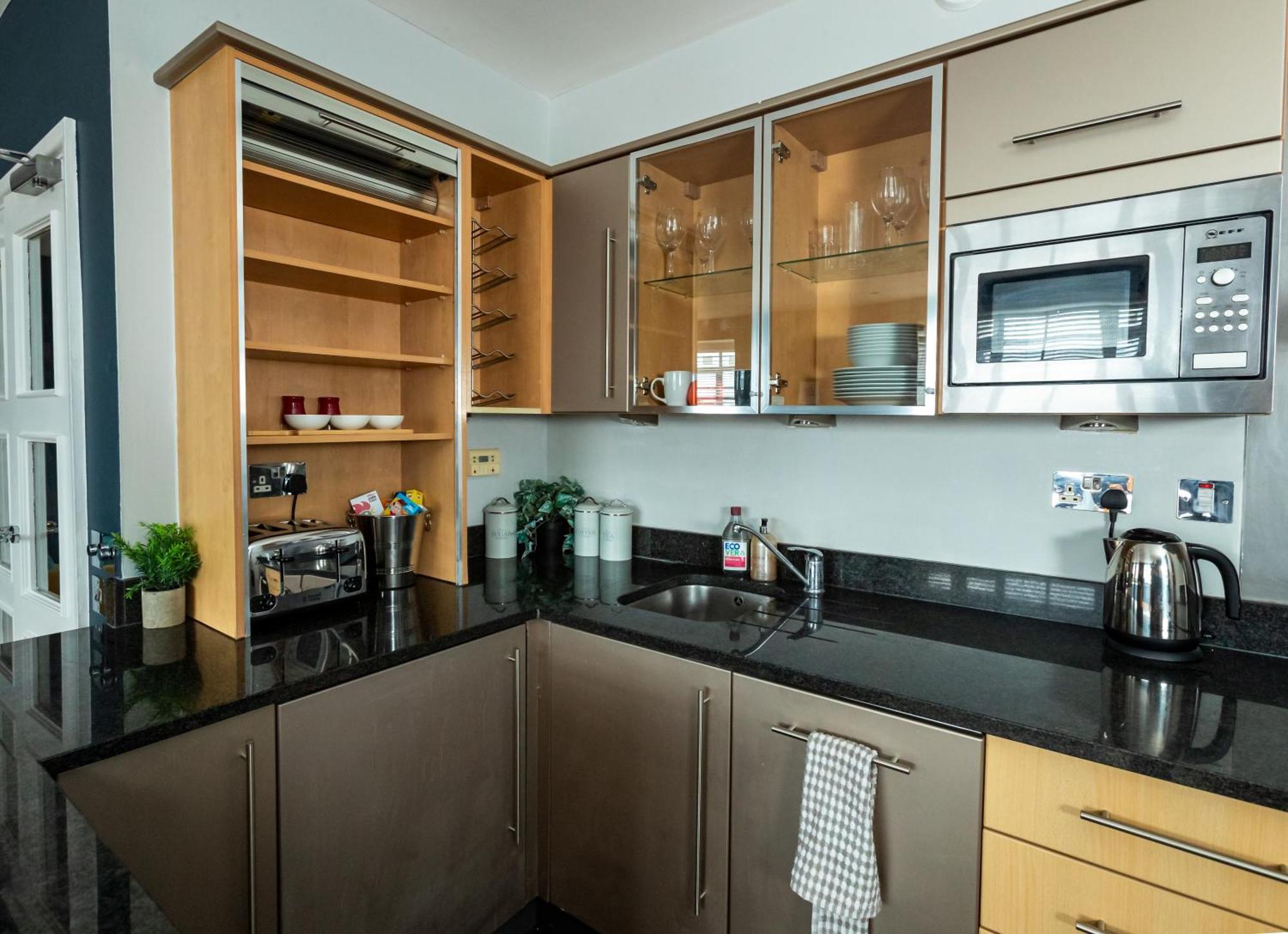 Executive Apartment, City Central ブライトン エクステリア 写真